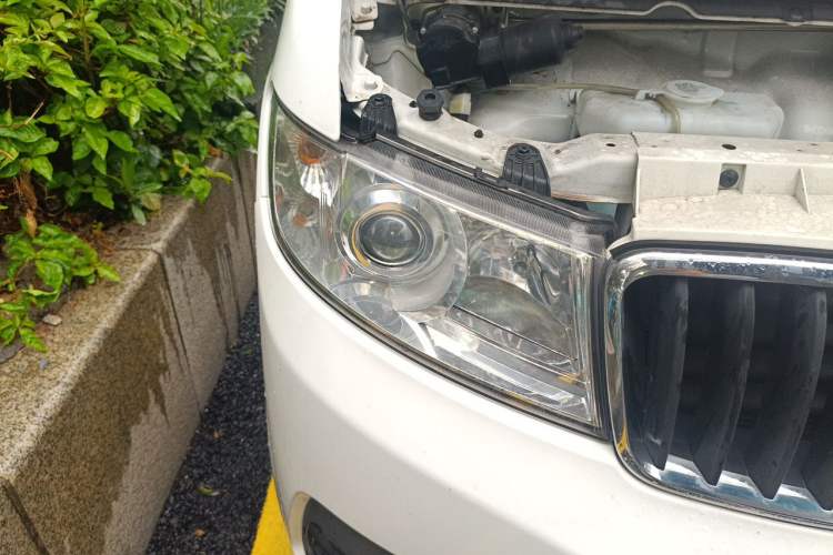 Used Sunlong Dishangtie 510 2022 Pure Electric Van Right Front Headlight