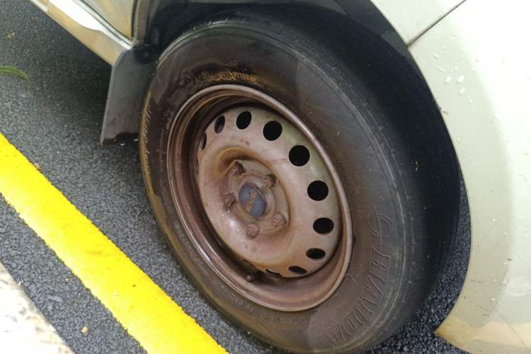 Used Sunlong Dishangtie 510 2022 Pure Electric Van Right Front Wheel Hub