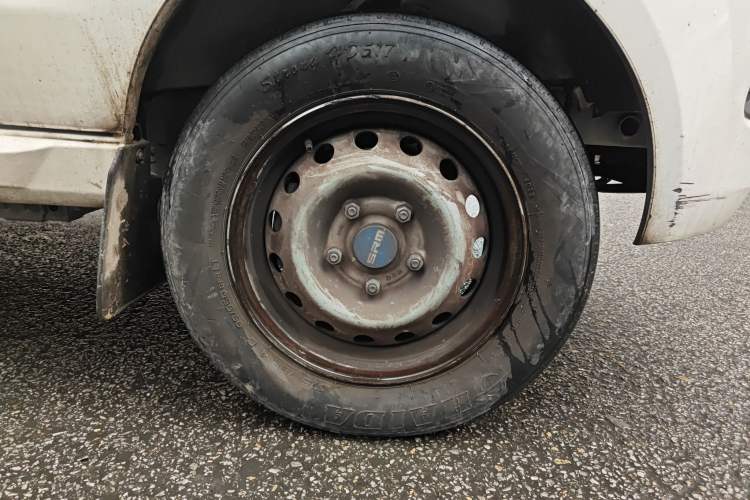Used Sunlong Dishangtie 510 2022 Pure Electric Van Right Front Wheel Hub