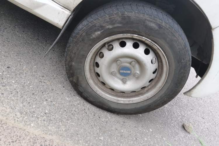 Used Sunlong Dishangtie 510 2022 Pure Electric Van Right Front Wheel Hub