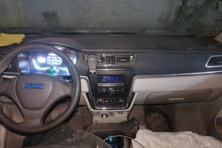 Used Sunlong DST 5 2021 All-Electric Van with 41.86 kWh Center Console