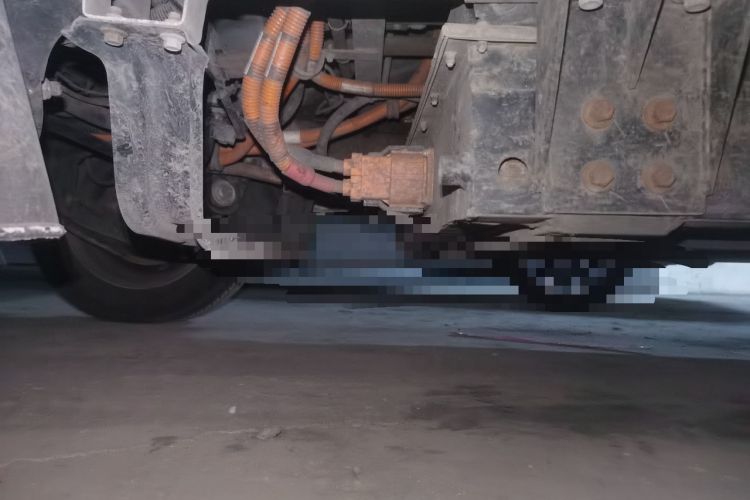 Used Sunlong DST 5 2021 All-Electric Van with 41.86 kWh Chassis Front Left