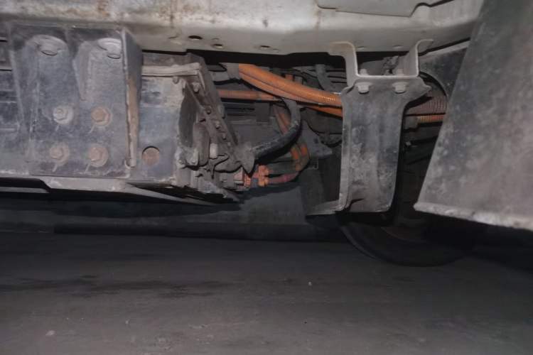 Used Sunlong DST 5 2021 All-Electric Van with 41.86 kWh Chassis Front Right