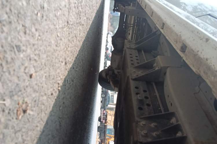 Used Sunlong DST 5 2021 All-Electric Van with 41.86 kWh Chassis Front Right