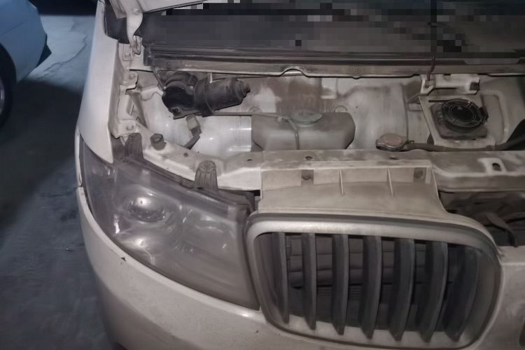 Used Sunlong DST 5 2021 All-Electric Van with 41.86 kWh Engine Bay Right