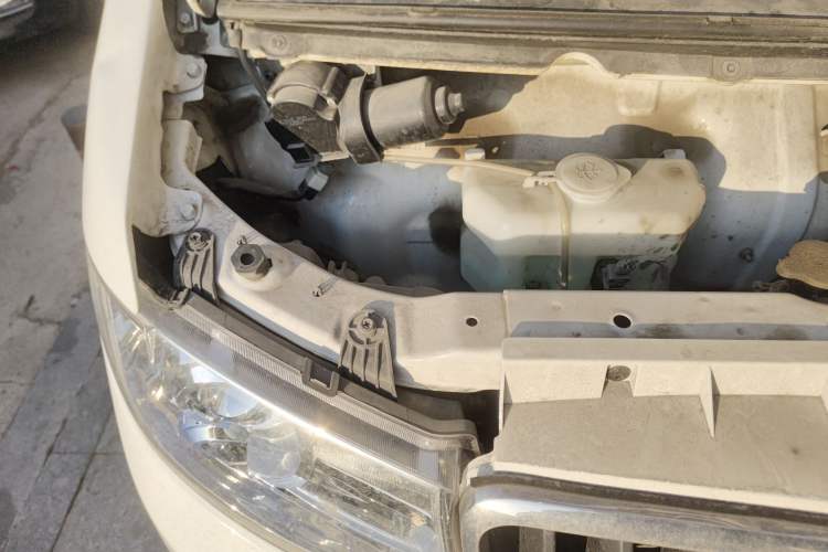 Used Sunlong DST 5 2021 All-Electric Van with 41.86 kWh Engine Bay Right