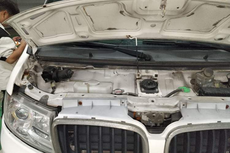 Used Sunlong DST 5 2021 All-Electric Van with 41.86 kWh Engine Bay Right
