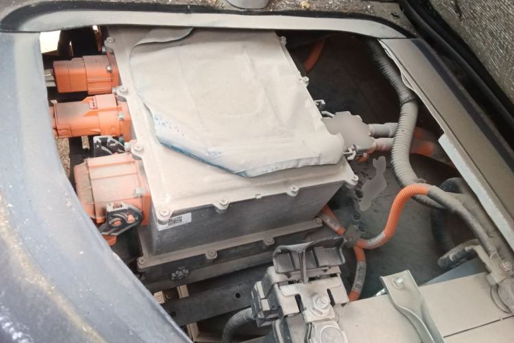 Used Sunlong DST 5 2021 All-Electric Van with 41.86 kWh Engine Bay