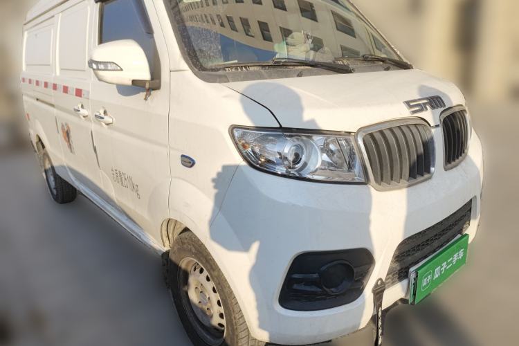 Used Sunlong DST 5 2021 All-Electric Van with 41.86 kWh Front Right 45 Deg