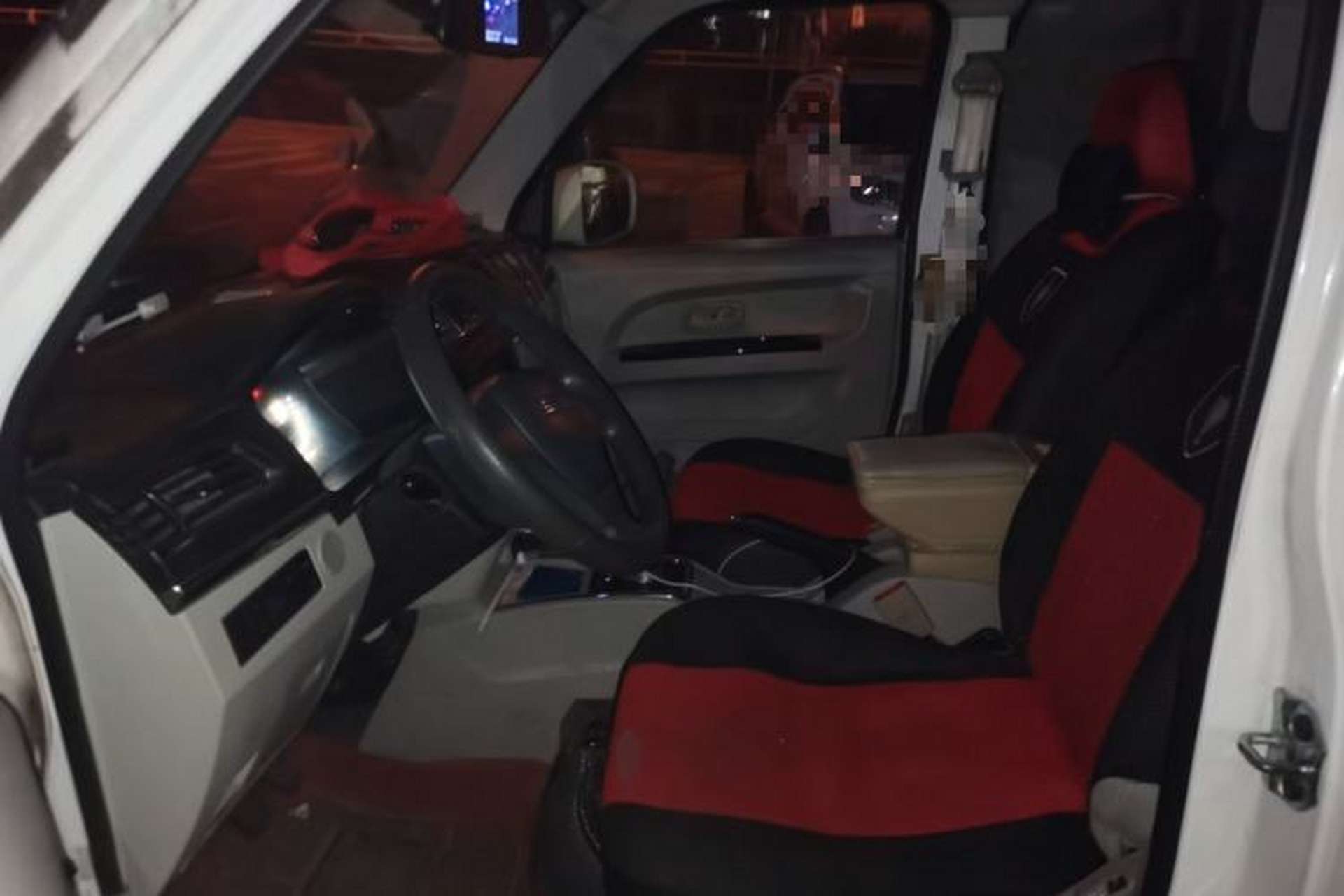 Used Sunlong DST 5 2021 All-Electric Van with 41.86 kWh Left Front Seat