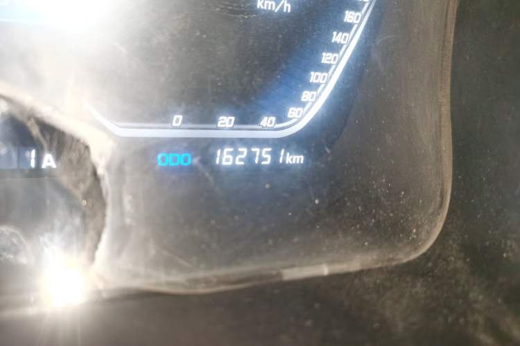 Used Sunlong DST 5 2021 All-Electric Van with 41.86 kWh Odometer Close Up