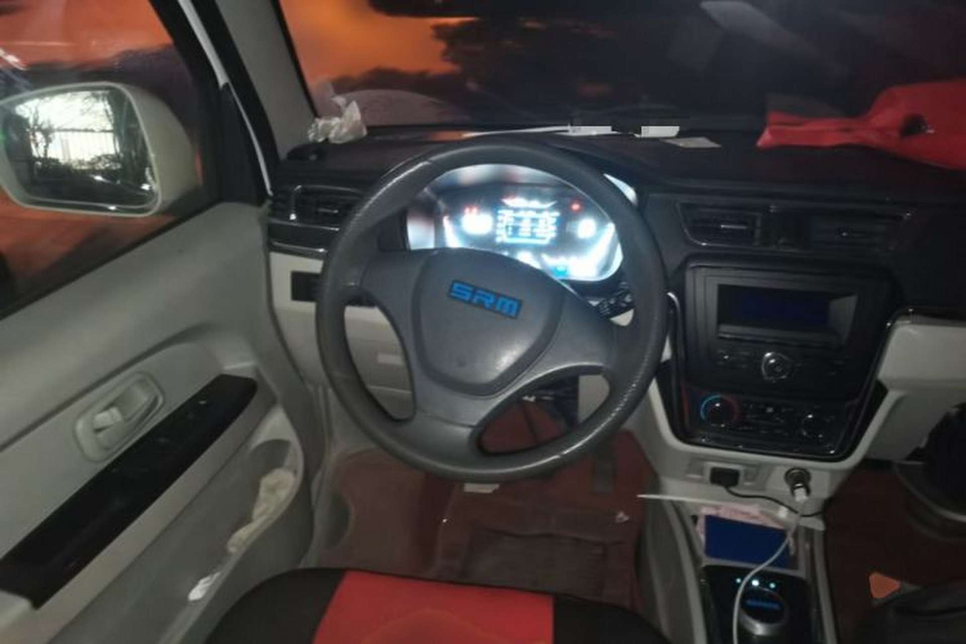 Used Sunlong DST 5 2021 All-Electric Van with 41.86 kWh Steering Wheel
