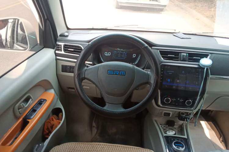 Used Sunlong DST 5 2021 All-Electric Van with 41.86 kWh Steering Wheel