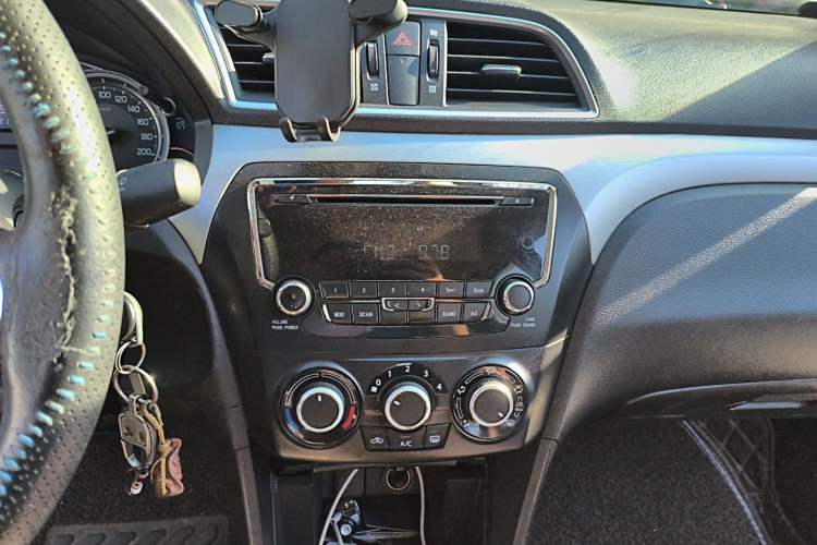 Used Suzuki Alivio 2015 1.6L Manual Comfort Model Audio And AC Panel