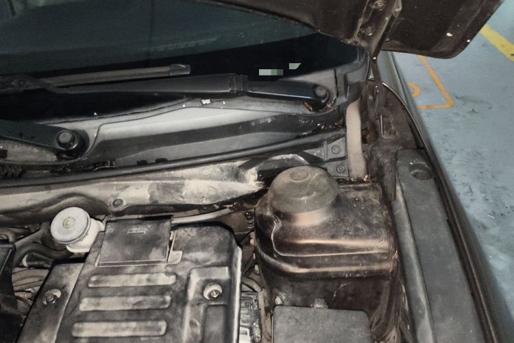 Used Suzuki Alivio 2015 1.6L Manual Enjoyment Model Engine Bay Left