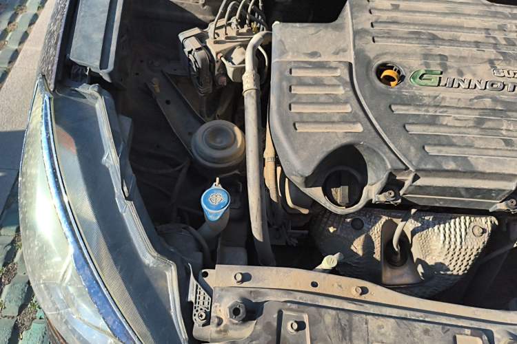 Used Suzuki Alivio 2015 1.6L Manual Comfort Model Engine Bay Right