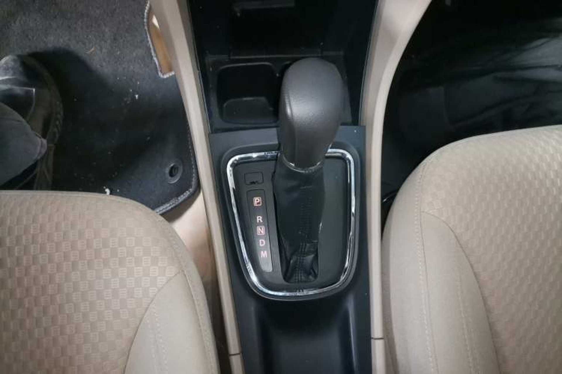 Used Suzuki Alivio 2015 1.6L Automatic Comfort Model Gear Lever