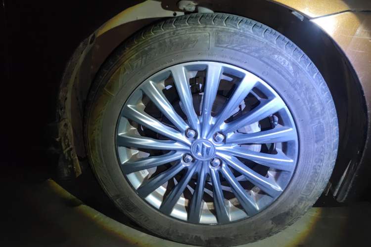 Used Suzuki Alivio 2015 1.6L Automatic Enjoyment Model Right Front Wheel Hub