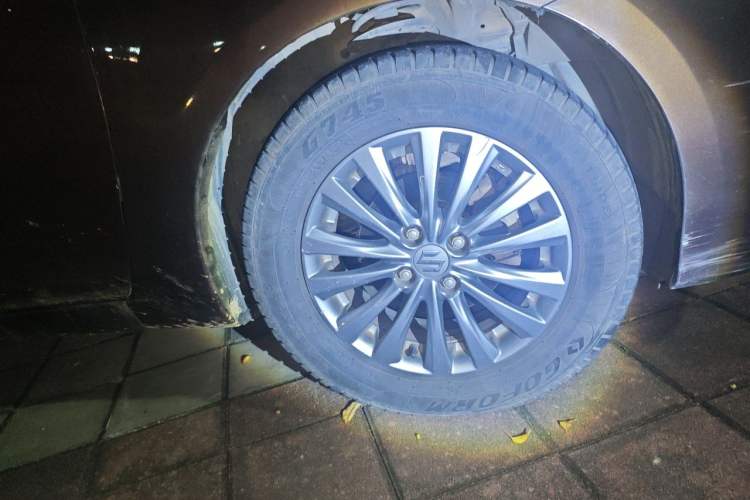 Used Suzuki Alivio 2015 1.6L Automatic Comfort Model Right Front Wheel Hub