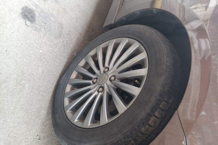 Used Suzuki Alivio 2015 1.6L Automatic Enjoyment Model Right Front Wheel Hub