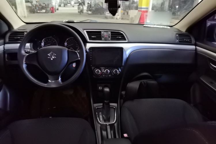 Used Suzuki Alivio 2015 1.6L Automatic Comfort Model Center Console