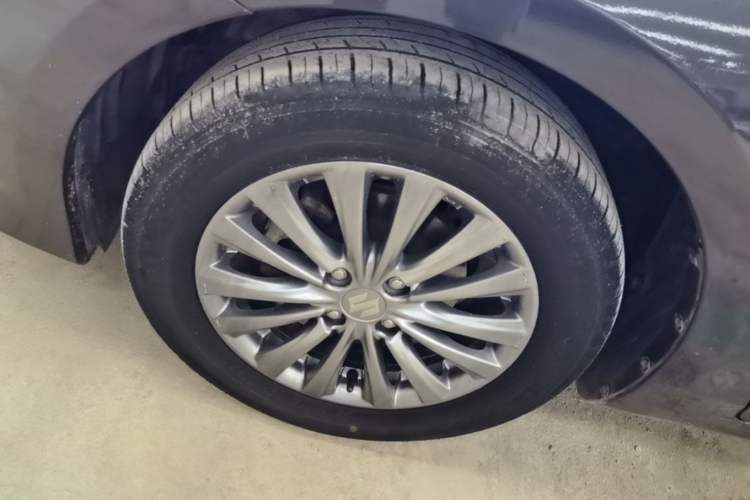 Used Suzuki Alivio 2015 1.6L Automatic Comfort Model Exterior 2