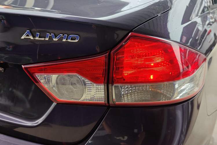 Used Suzuki Alivio 2015 1.6L Automatic Comfort Model Exterior 6