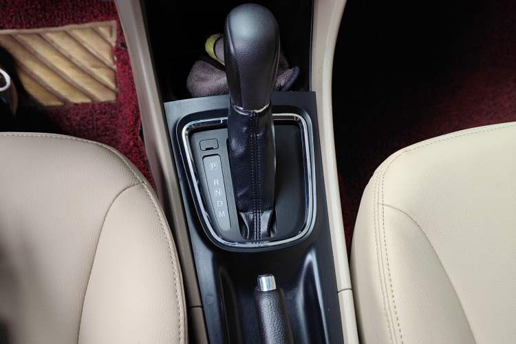 Used Suzuki Alivio 2015 1.6L Automatic Comfort Model Gear Lever
