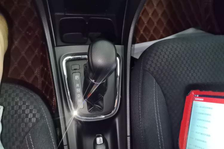 Used Suzuki Alivio 2015 1.6L Automatic Comfort Model Gear Lever