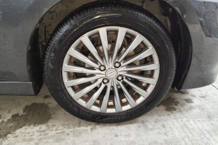 Used Suzuki Alivio 2015 1.6L Automatic Enjoyment Model Right Front Wheel Hub