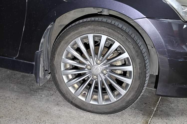 Used Suzuki Alivio 2015 1.6L Automatic Enjoyment Model Right Front Wheel Hub