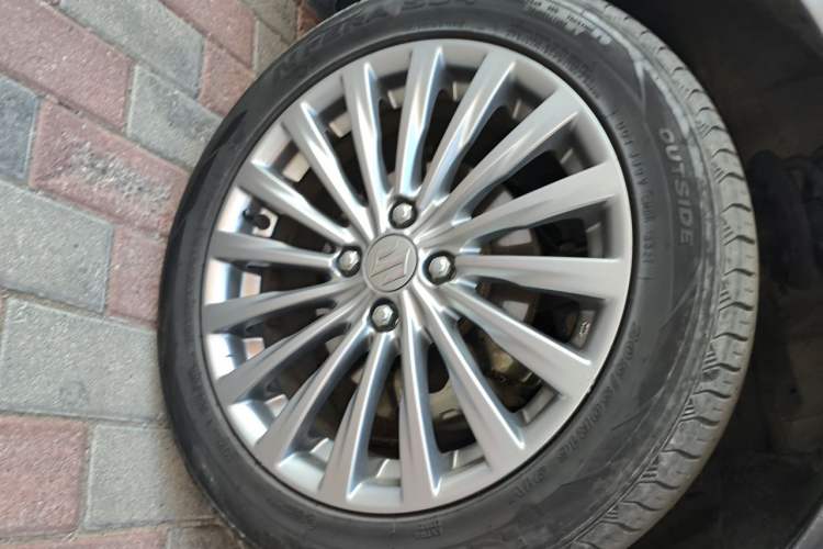 Used Suzuki Alivio 2015 1.6L Automatic Enjoyment Model Right Front Wheel Hub