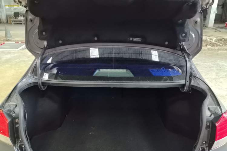 Used Suzuki Alivio 2015 1.6L Automatic Comfort Model Trunk