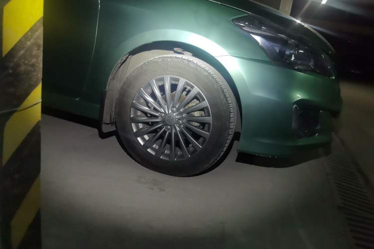 Used Suzuki Alivio 2015 1.6L Automatic Enjoyment Model Right Front Wheel Hub