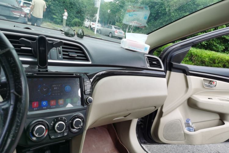 Used Suzuki Alivio 2015 1.6L Manual Enjoyment Model Center Console