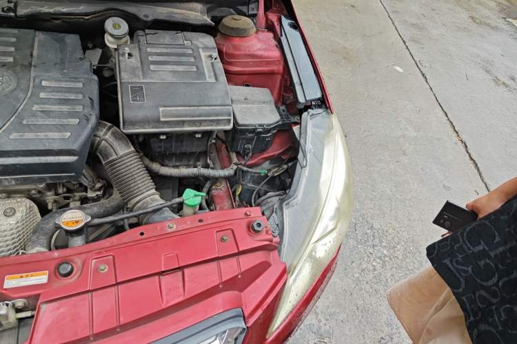 Used Suzuki Alivio 2015 1.6L Manual Comfort Model Engine Bay Left