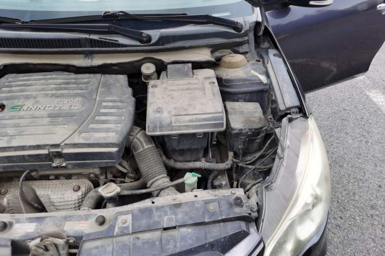 Used Suzuki Alivio 2015 1.6L Manual Enjoyment Model Engine Bay Left