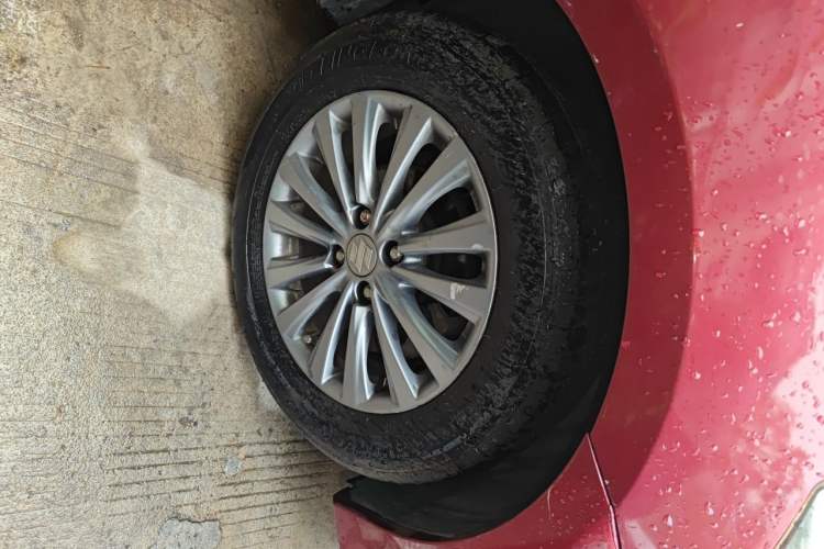 Used Suzuki Alivio 2015 1.6L Manual Comfort Model Right Front Wheel Hub