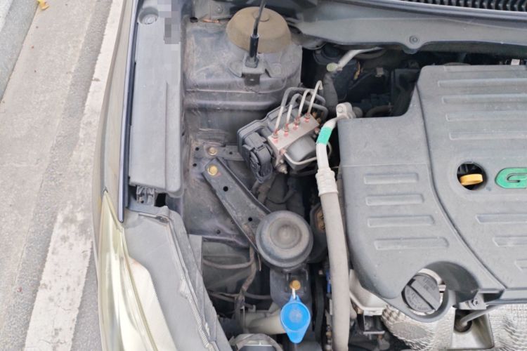 Used Suzuki Alivio 2015 1.6L Manual Comfort Model Engine Bay Right