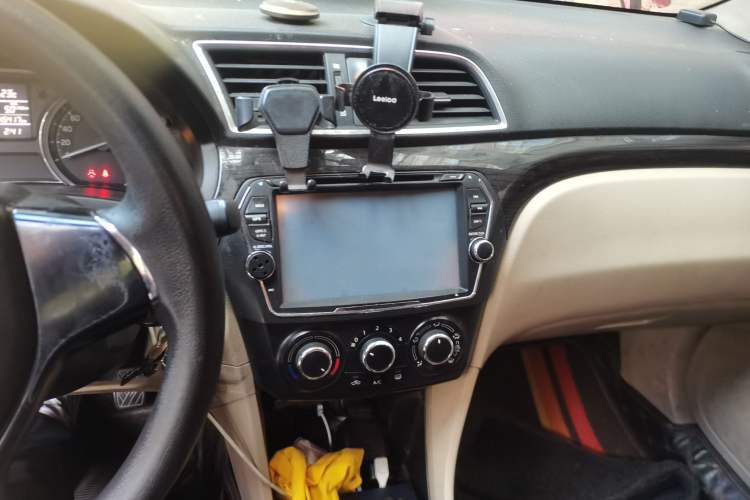 Used Suzuki Alivio 2015 1.6L Manual Comfort Model Audio And AC Panel