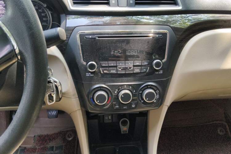 Used Suzuki Alivio 2015 1.6L Manual Comfort Model Audio And AC Panel
