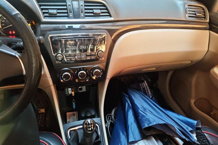 Used Suzuki Alivio 2015 1.6L Manual Comfort Model Audio And AC Panel