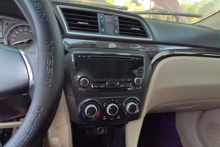 Used Suzuki Alivio 2015 1.6L Manual Comfort Model Audio And AC Panel