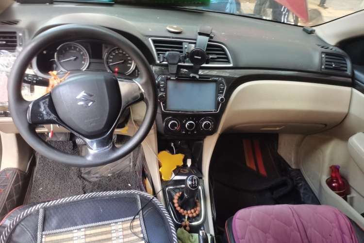 Used Suzuki Alivio 2015 1.6L Manual Comfort Model Center Console
