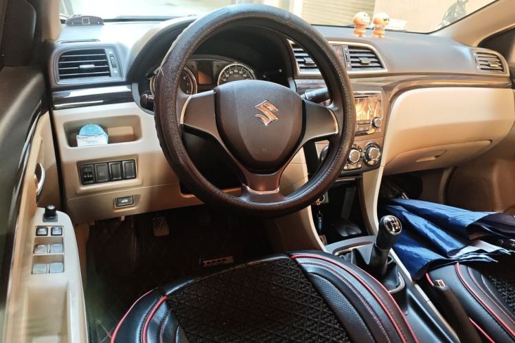 Used Suzuki Alivio 2015 1.6L Manual Comfort Model Center Console