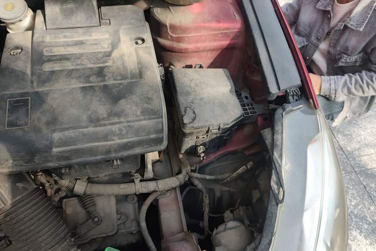 Used Suzuki Alivio 2015 1.6L Automatic Comfort Model Engine Bay Left