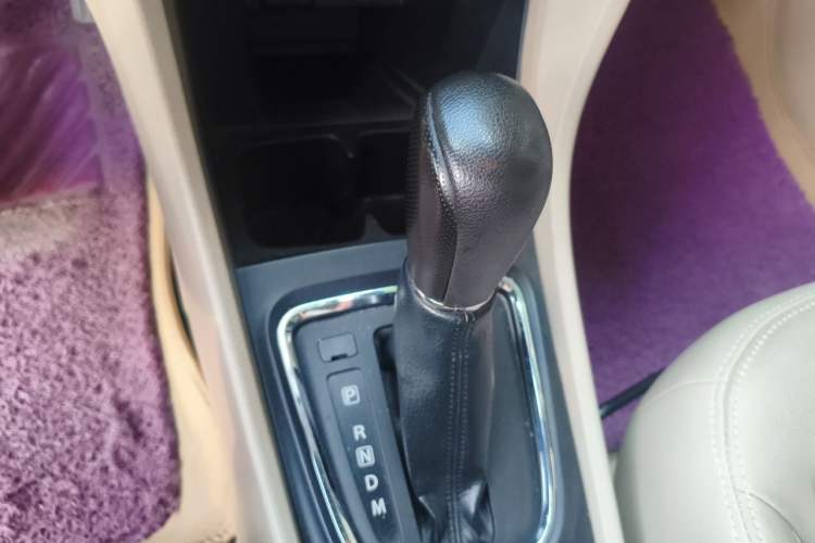 Used Suzuki Alivio 2015 1.6L Automatic Luxury Model Gear Lever