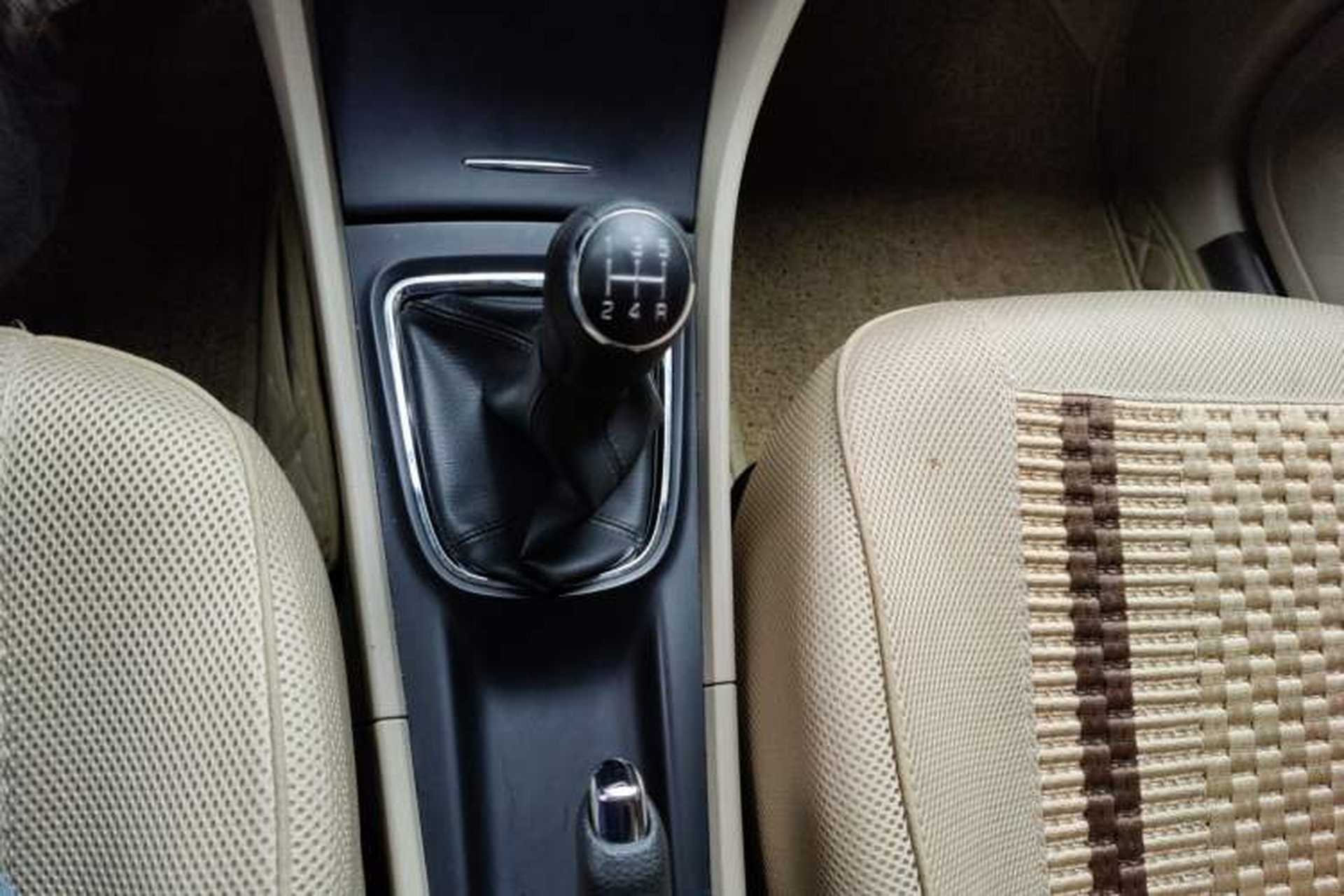 Used Suzuki Alivio 2015 1.6L Manual Comfort Model Gear Lever