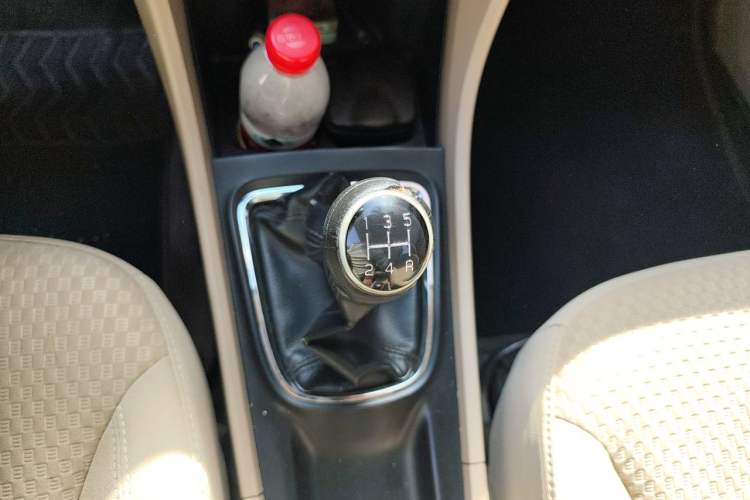 Used Suzuki Alivio 2015 1.6L Manual Comfort Model Gear Lever