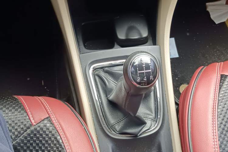 Used Suzuki Alivio 2015 1.6L Manual Comfort Model Gear Lever